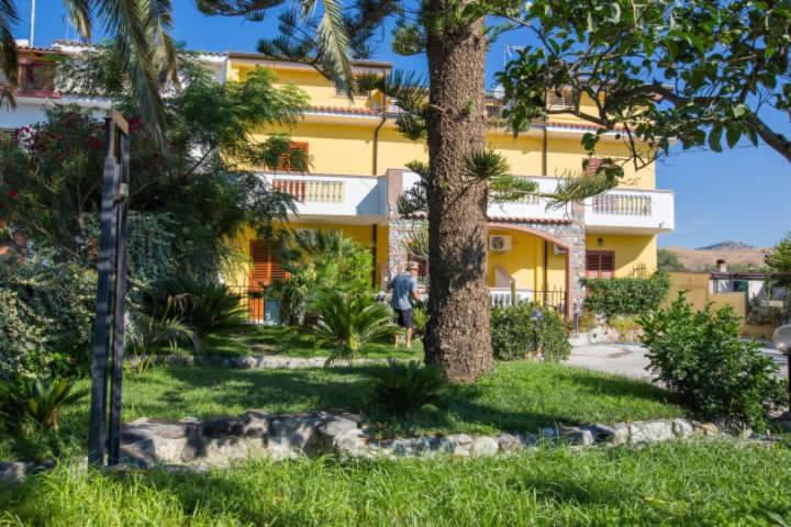 B&B Casa Cosmano Brancaleone Marina Bagian luar foto