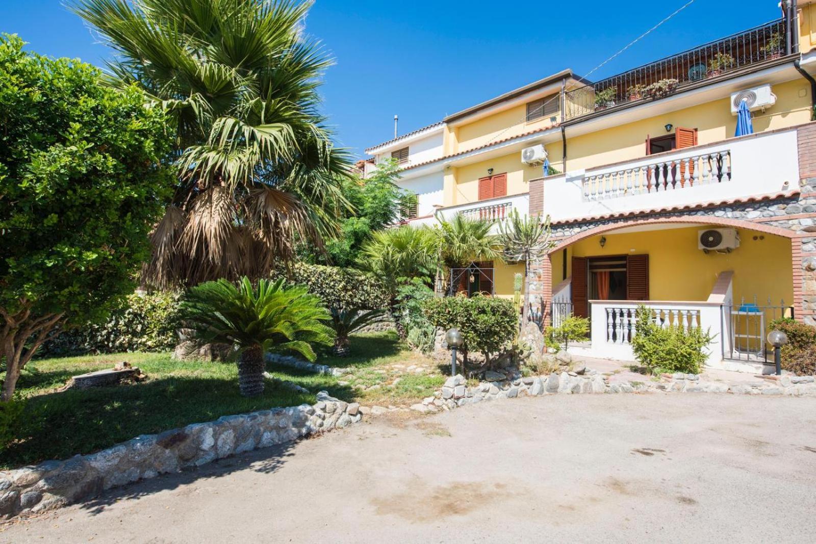 B&B Casa Cosmano Brancaleone Marina Bagian luar foto