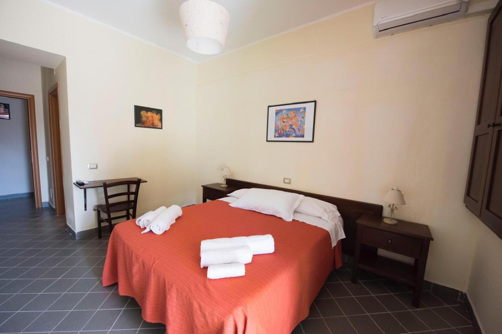 B&B Casa Cosmano Brancaleone Marina Bagian luar foto