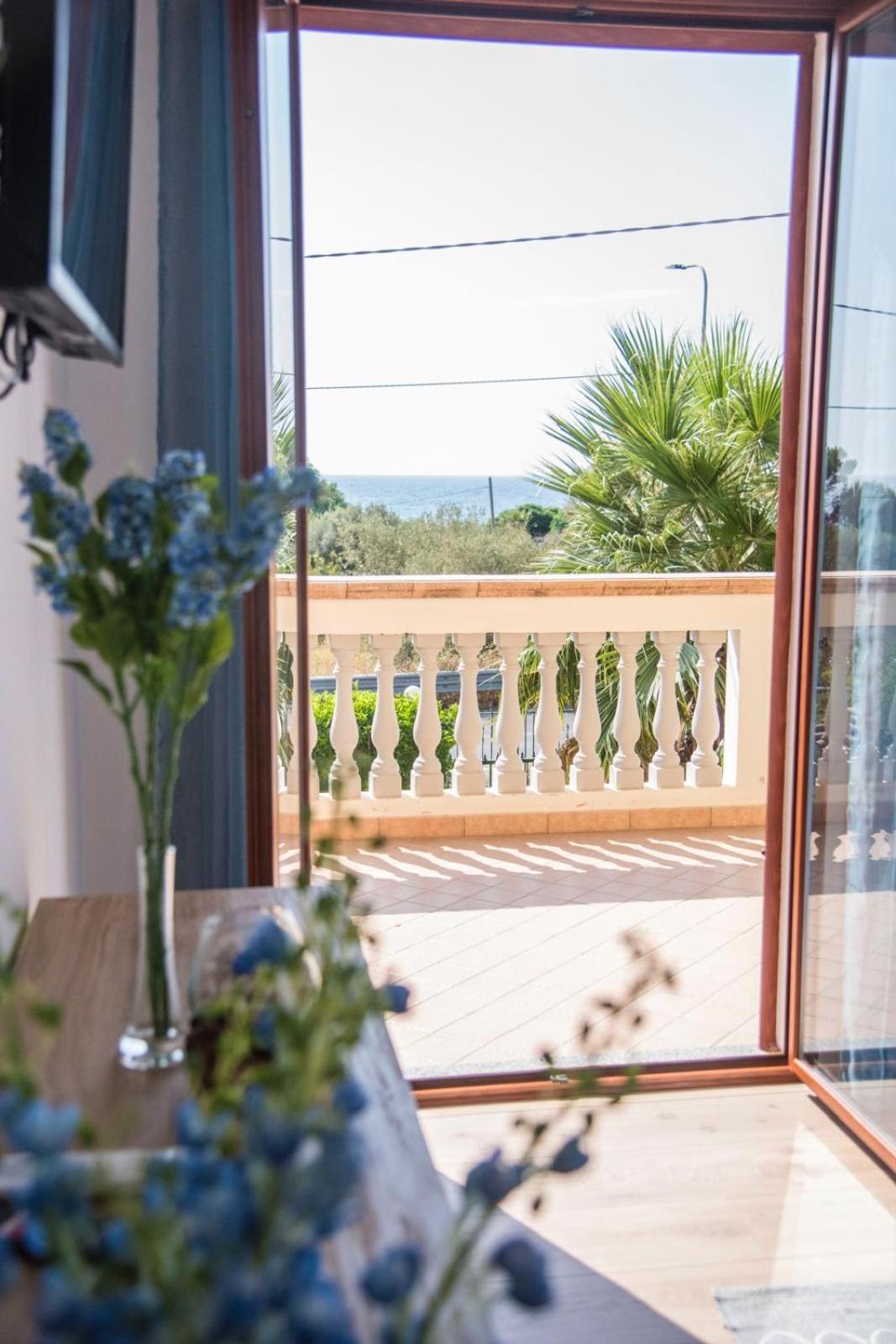 B&B Casa Cosmano Brancaleone Marina Bagian luar foto