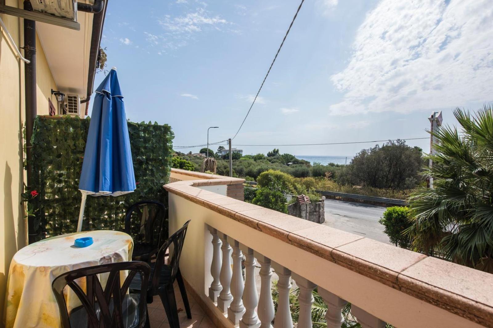 B&B Casa Cosmano Brancaleone Marina Bagian luar foto
