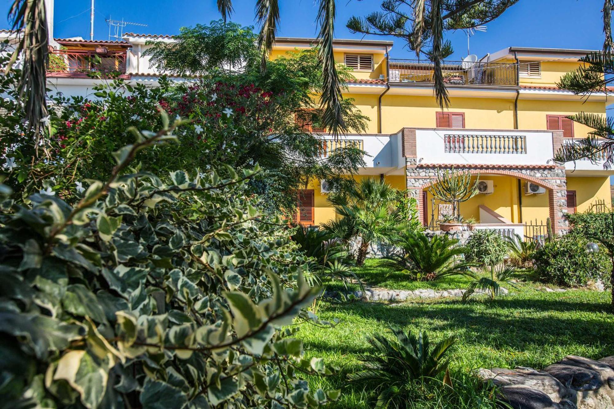 B&B Casa Cosmano Brancaleone Marina Bagian luar foto