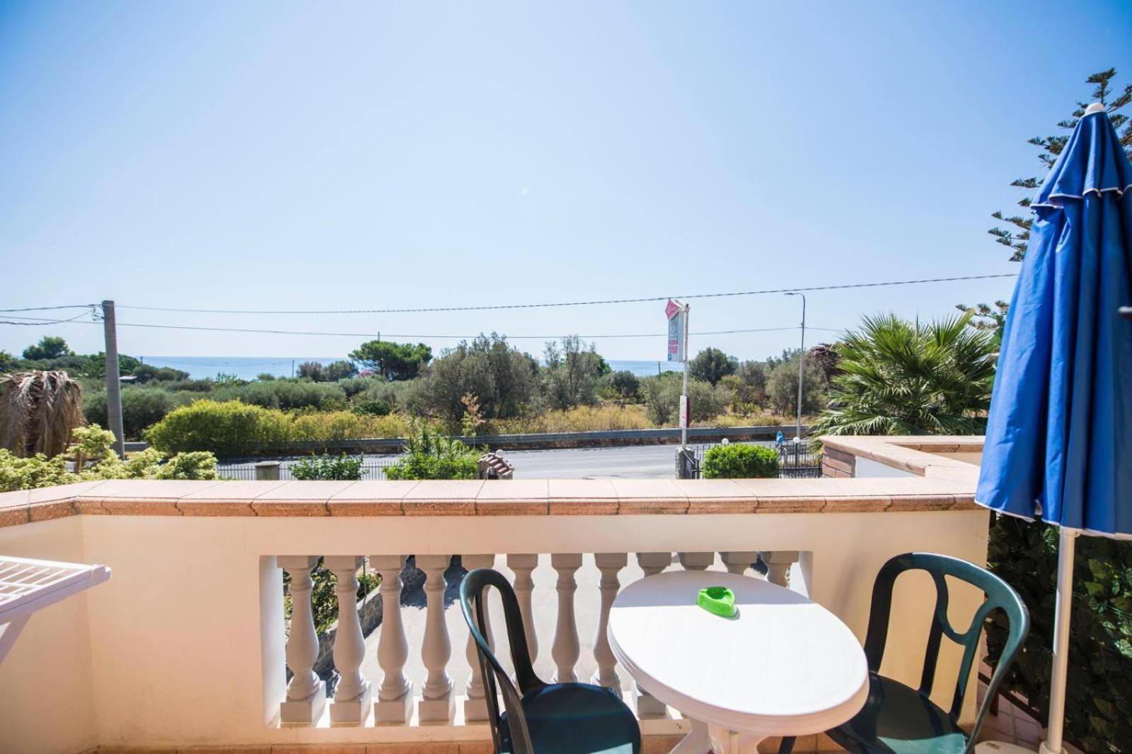 B&B Casa Cosmano Brancaleone Marina Bagian luar foto