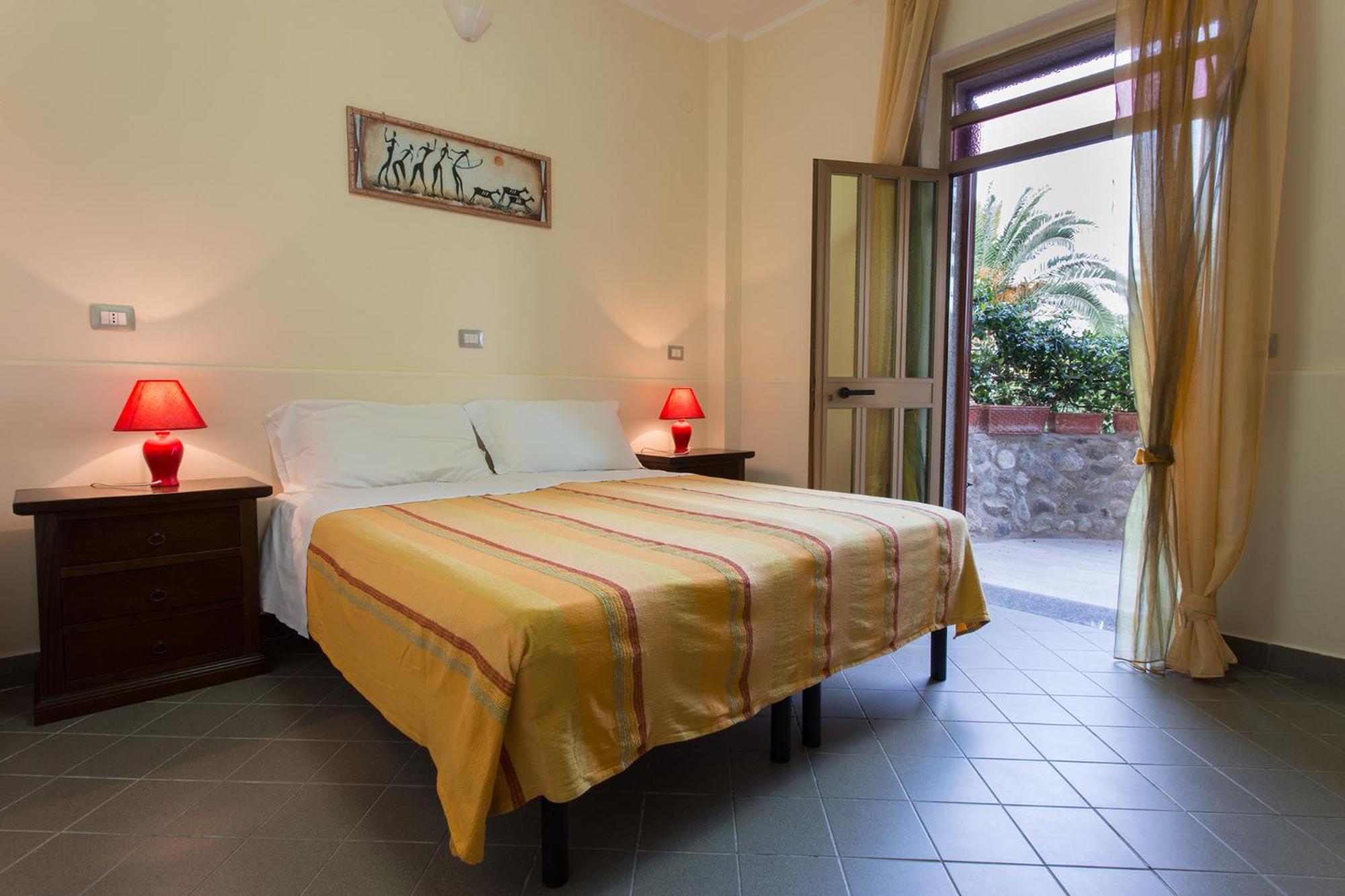 B&B Casa Cosmano Brancaleone Marina Bagian luar foto