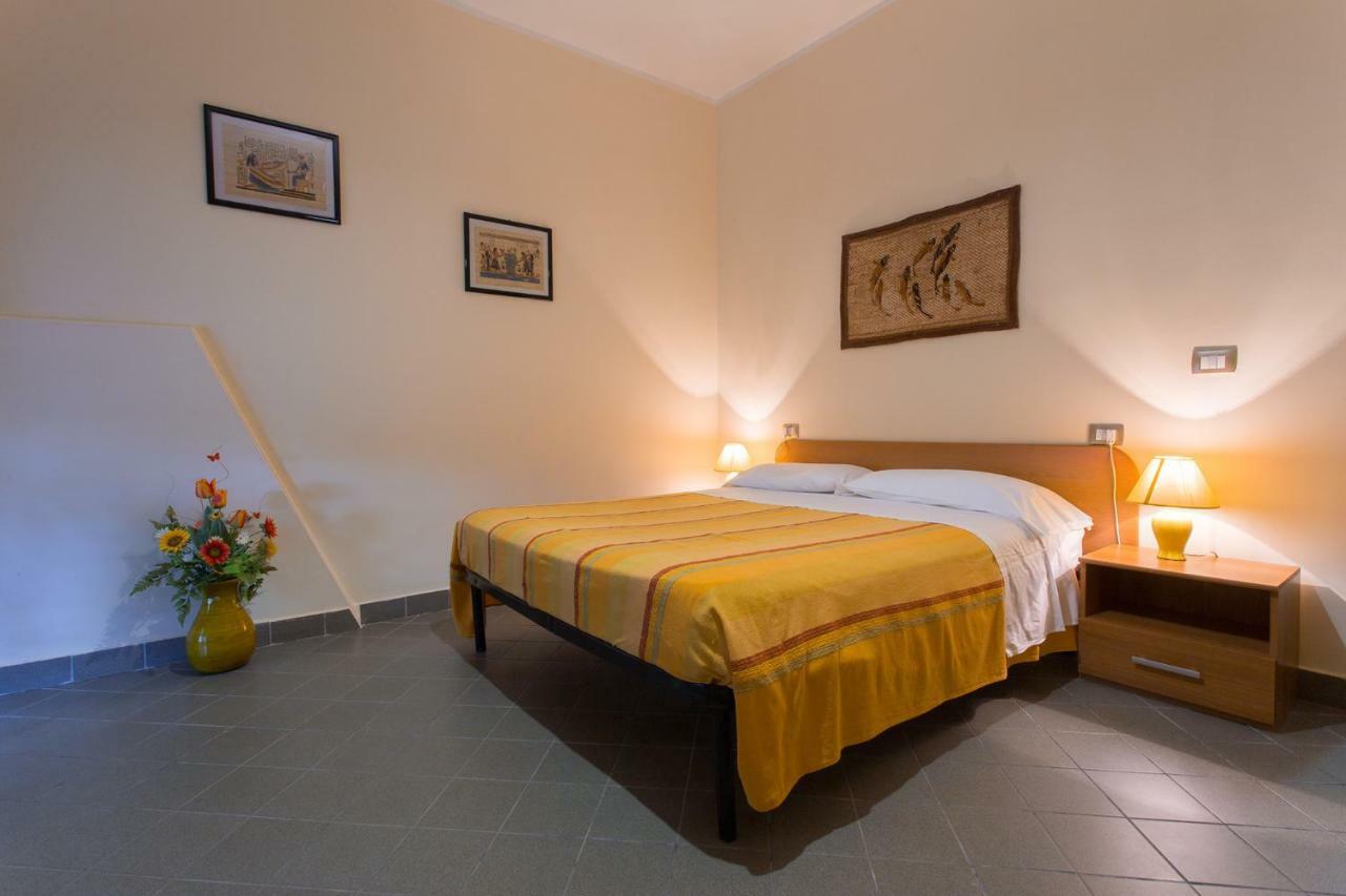 B&B Casa Cosmano Brancaleone Marina Bagian luar foto