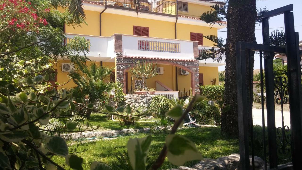 B&B Casa Cosmano Brancaleone Marina Bagian luar foto