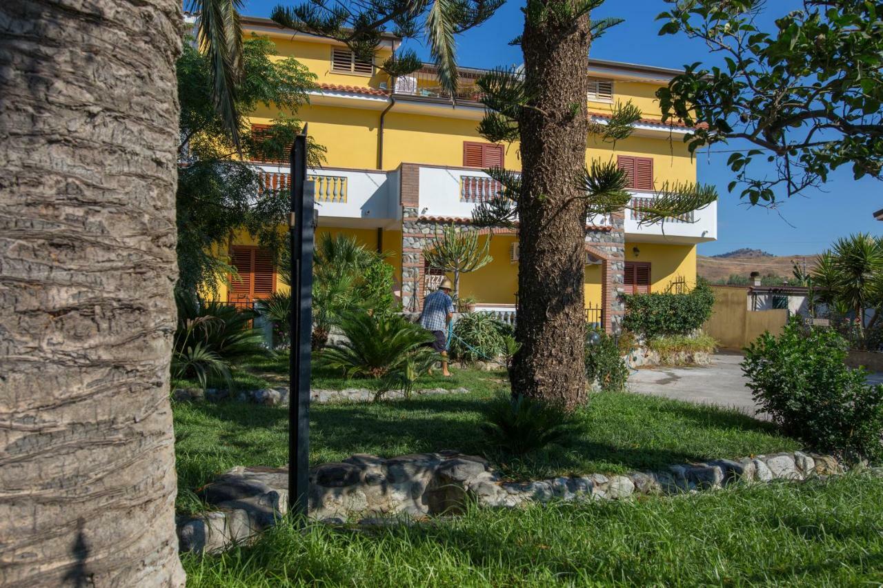 B&B Casa Cosmano Brancaleone Marina Bagian luar foto